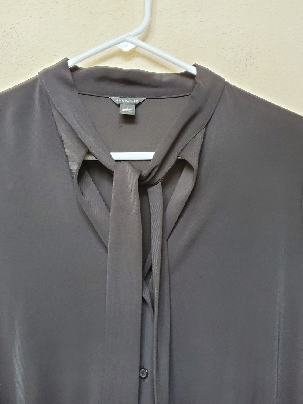 Ann Taylor Black Bow Tie Neck Cinched Waist Top Closet Staple Blouse. Size S - Picture 2 of 7